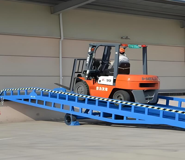安宁移动式卸货平台（叉车用）